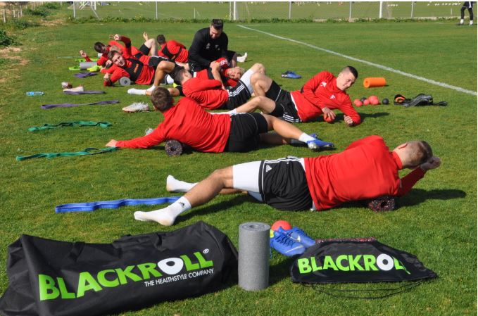 Rozluźnianie mięśni masaż z BLACKROLL 